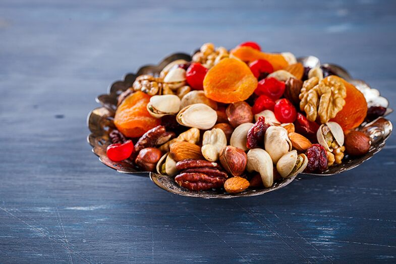 Useful dried fruits for the preparation of lean sweet sausage