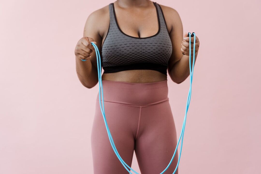 Skipping rope is a cardio workout that allows you to lose weight in the abdominal area