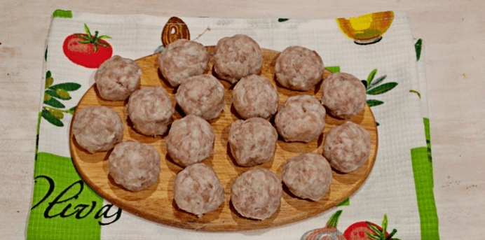 Professional boiled meatballs